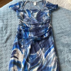 Ankle length short sleeve square neck center rouged! Very flattering ;)